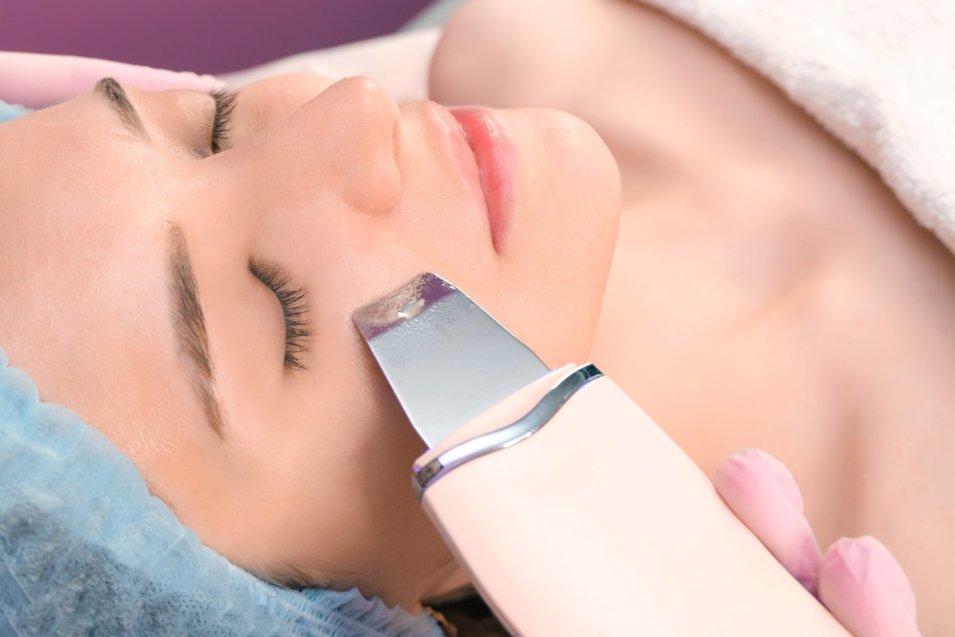 Ultrasound Facial Cleaning process illustration